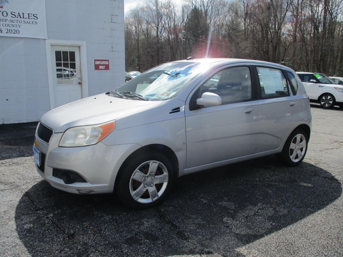 2009 SILVER Chevrolet Aveo5 (KL1TD66E29B) with an 1.6L L4 DOHC 16V engine, AUTOMATIC transmission, located at 540a Delsea Drive, Sewell, NJ, 08080, (856) 589-6888, 39.752560, -75.111206 - Photo#1